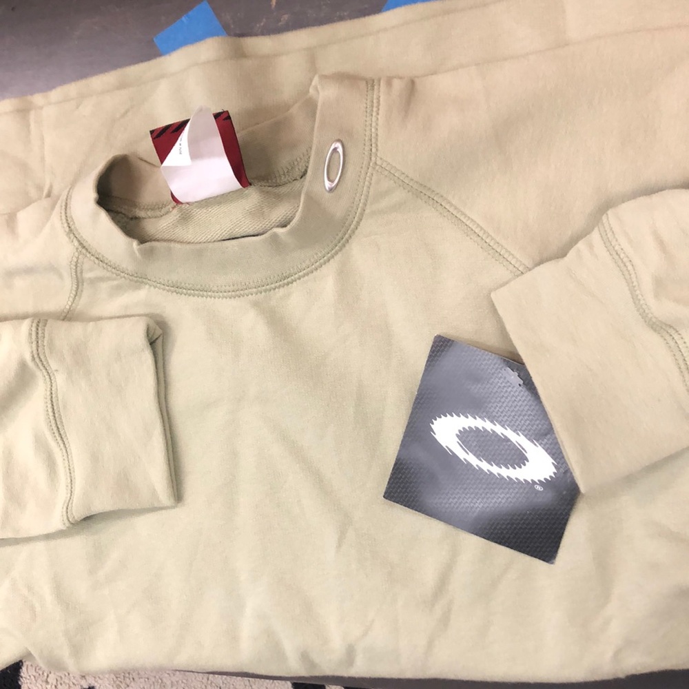 Women’s Oakley crew fleece NWT!